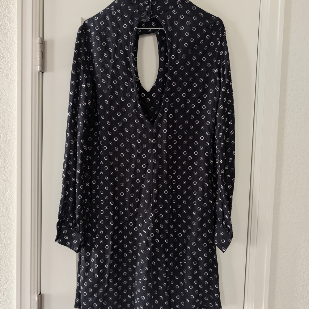 Women's Navy Floral Keyhole Long Sleeve Dress - Picture 2 of 7